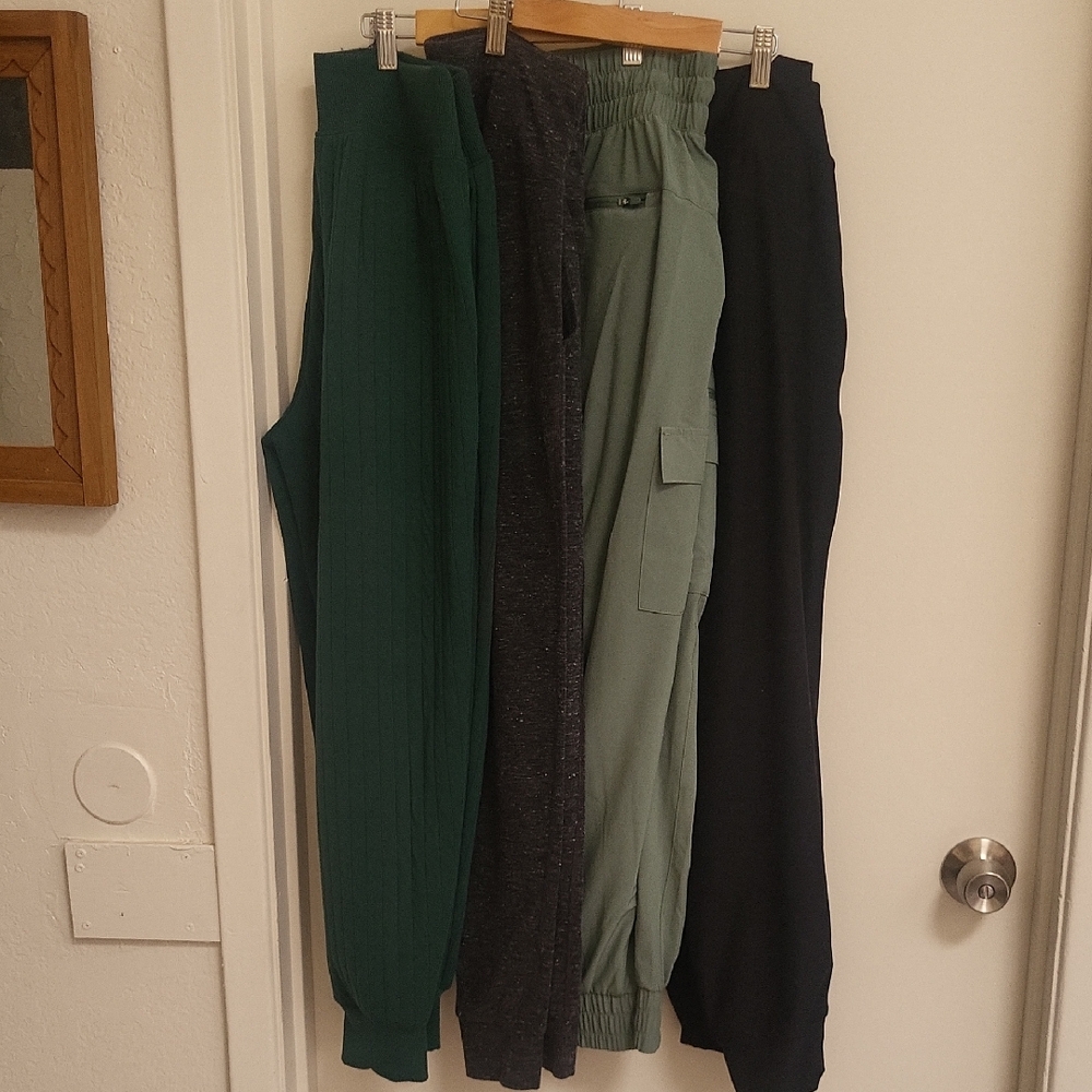Bundle!4 Pairs Of Size Small Womens Joggers